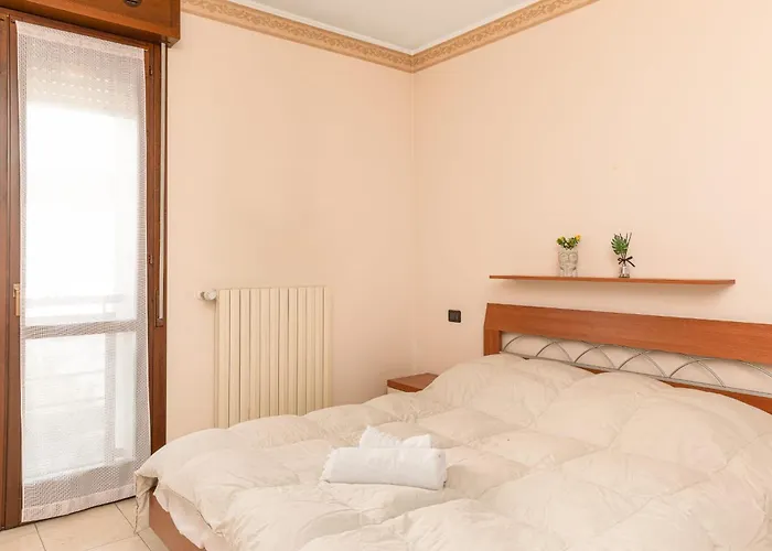 Ganden In With Free Parking * Módena